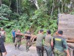 Tim-KPH-Wilayah-III-Aceh-dan-BKPH-Pereulak-saat-mengamankan-kayu-bulat-olahan.jpg