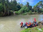 Tim-SAR-dibantu-polisi-dan-TNI-melakukan-pencarian-dengan-menyisir-aliran-Sungai-Geulanceng-Lala.jpg