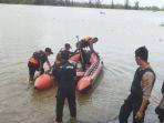 Tim-SAR-saat-melakukan-pencarian-orang-yang-hilang-saat-mencari-kerang-di-Krueng-Meureubo.jpg