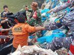 Tim-gabungan-melakukan-evakuasi-mayat-anak-laki-laki-yang-ditemukan-mengapung-di-laut-Lhokseumawe.jpg