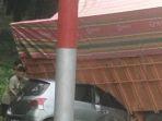 Toyota-Yaris-tertimpa-truk-yang-tergelincir-ke-jurang-di-perbukitan-Seumadam-Aceh-Tamiang.jpg
