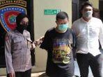 kanit-ppa-satreskrim-polres-kediri-ipda-yahya-ubaid-saat-memperlihatkan-terduga-pelaku-rudapaksa.jpg