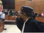 kuasa-hukum-terdakwa-habib-rizieq-shihab-berteriak-ke-arah-jaksa.jpg