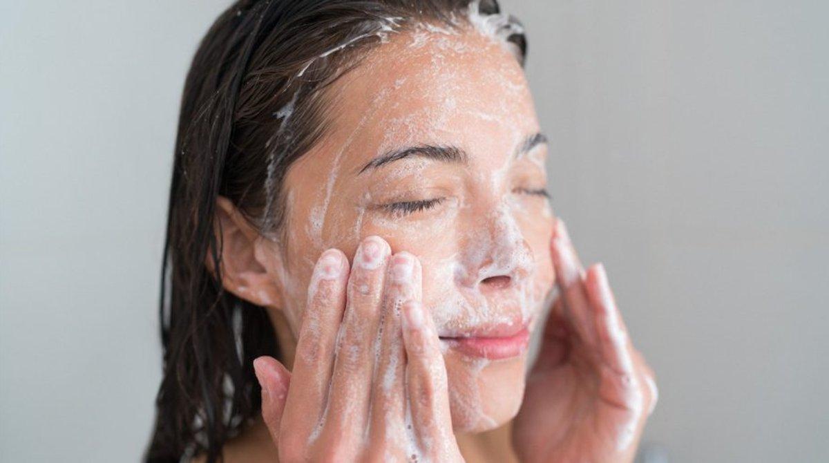 20 Daftar Facial Foam yang Dilengkapi Busa Melimpah, Efektif Bersihkan Wajah dengan Optimal
