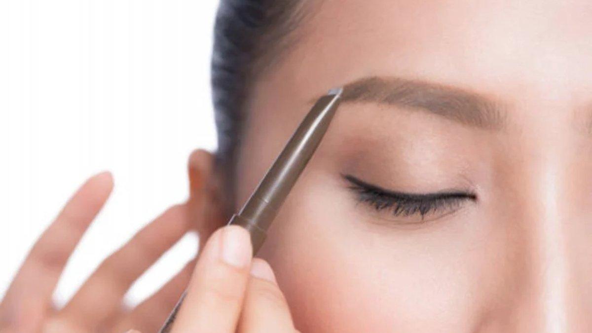 5 Rekomendasi Pensil Alis Waterproof yang Awet Seharian