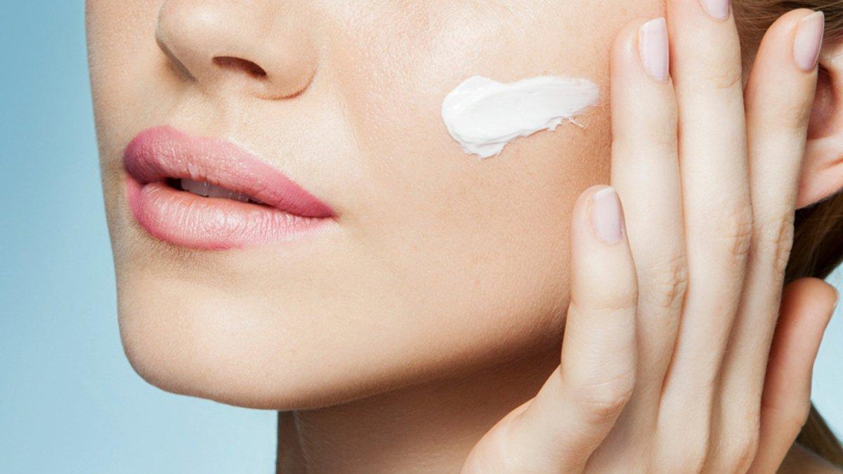 5 Rekomendasi Primer yang Digunakan Sebelum Makeup Agar Kulit Lembut dan Lembap