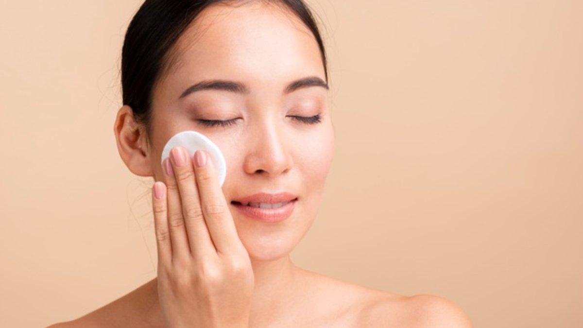 7 Rekomendasi Exfoliating Pad untuk Membersihkan Kulit Mati Penyebab Kusam pada Wajah