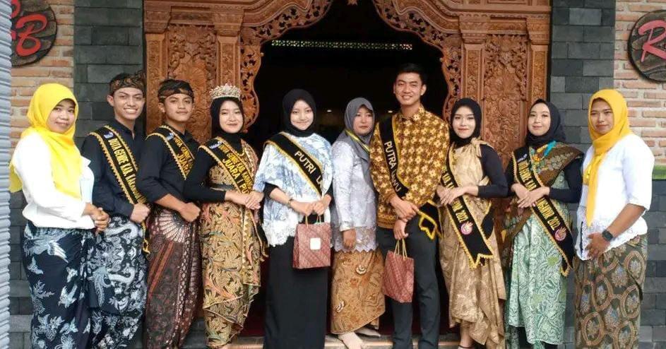 Batik Giriarum di event hari Batik Nasional bersama putra Putri Lawu 2022