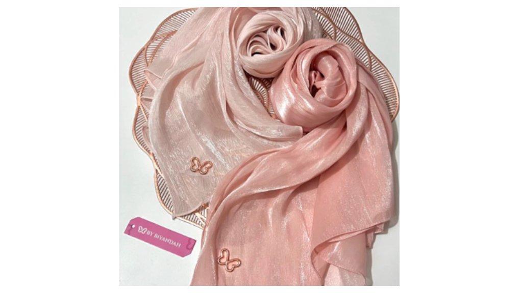By Biyandah Pashmina Silk Original Premium Mewah Glitter Shimmer Logo Plat