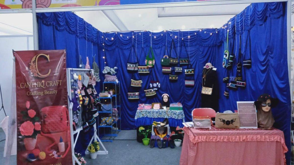 Canthiq Craft saat mengikuti pameran
