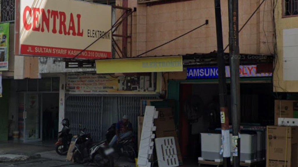 Foto Toko Central Elektronik di Jl. Sultan Syarif Kasim, Dumai Kota, Kecamatan Dumai Kota, Kota Dumai, Riau 28811, yang diambil Google Maps pada Juni 2024.