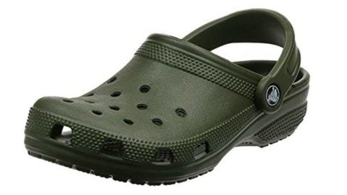 Clog busa orisinal: Crocs Classic Clog - Lembut, mendukung secara ringan, dan tersedia dalam berbagai warna serta ukuran, dari kaki terkecil hingga terbesar.