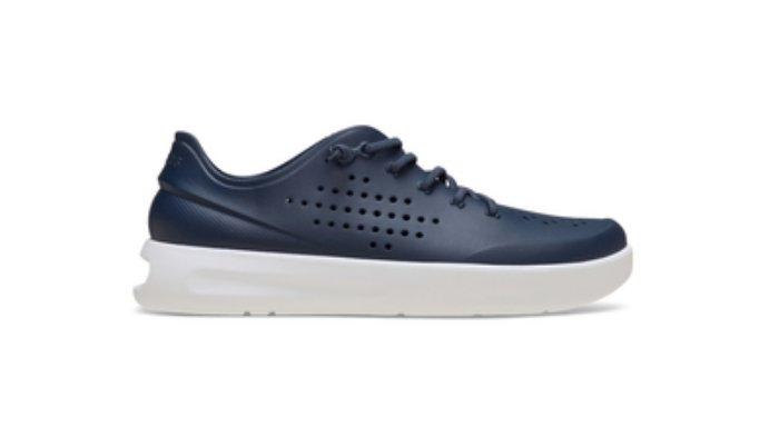 Dukungan khas Crocs tapi dalam bentuk sepatu sneaker: Crocs InMotion Pacer (Pria) - Apakah ini sneaker yang menyamar jadi Crocs yang menyamar jadi sneaker? Sepatu ini punya gabungan kualitas dari keduanya dan performanya melebihi ekspektasi.