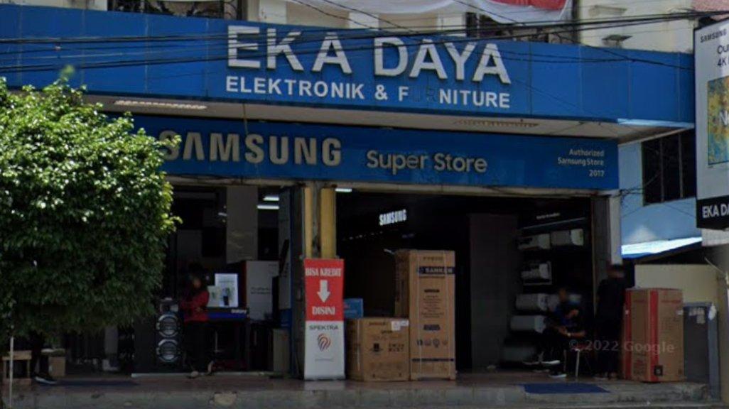 Foto Toko Ekadaya Elektronik dan Furniture di Jl. Yos Sudarso No.51, RT.008, Selumit Pantai, Kecamatan Tarakan Tengah, Kota Tarakan, Kalimantan Utara 77112, yang diambil Google Maps pada Agustus 2022.