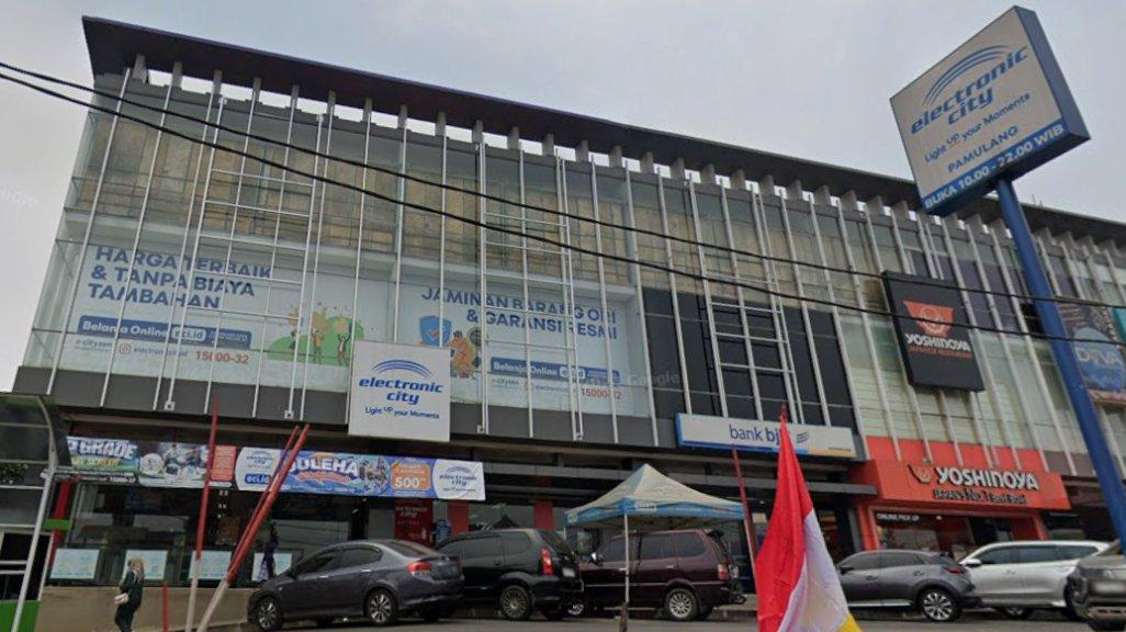 Foto Toko Electronic City Pamulang di Jl. Pamulang Raya No.1, Pamulang Barat, Kecamatan Pamulang, Kota Tangerang Selatan, Banten 15417, yang diambil Google Maps pada Juli 2024.