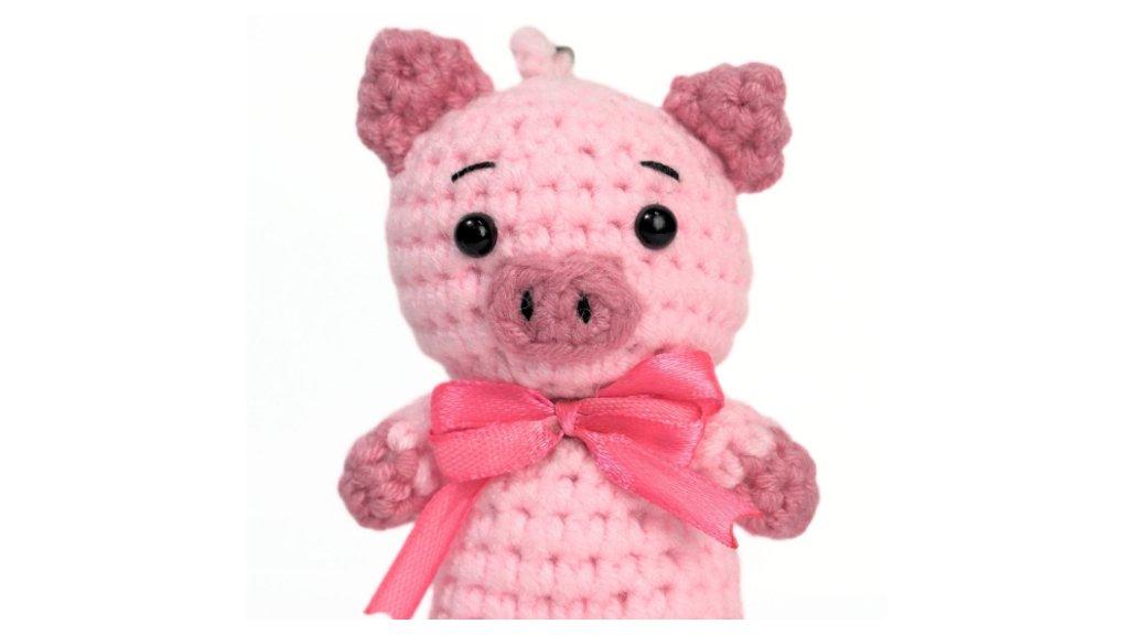 Gantungan Kunci atau Tas Amigurami Boneka Rajut Babi Pita