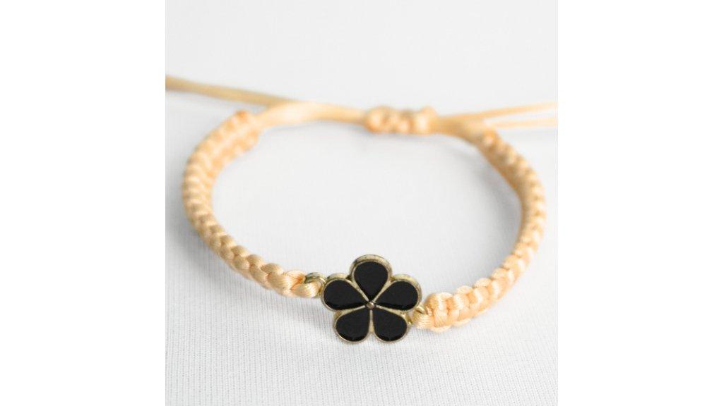 Gelang Wakrame Bunga Hitam Tali Cream dari Ucthiq Craft