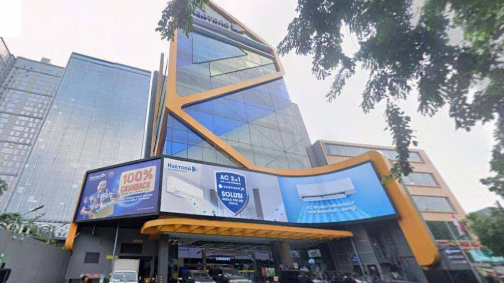 Foto Toko Hartono Pondok Indah di Jl. Sultan Iskandar Muda No.8, Kebayoran Lama Selatan, Kecamatan Kebayoran Lama, Kota Jakarta Selatan, Daerah Khusus Ibukota Jakarta 12240, yang diambil Google Maps pada Juli 2024.