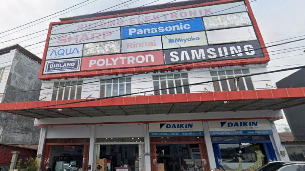 Foto Toko Hutomo Elektronik di Jl. Murhum No.51, Nganganaumala, Batupoara, Kota Bau-Bau, Sulawesi Tenggara 93721, yang diambil Google Maps pada Juli 2024.