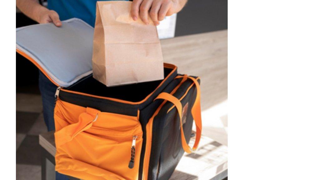 Ilustrasi Cooler Bag.