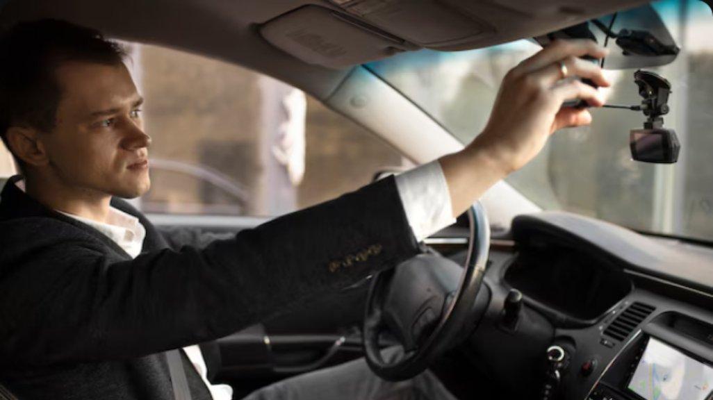 Ilustrasi Dash Cam di Mobil.