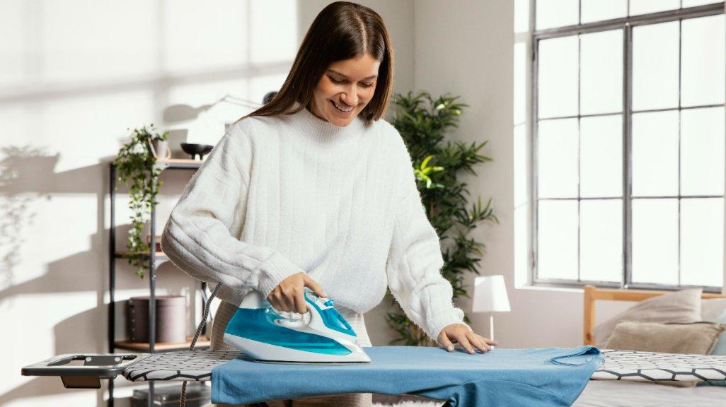 Ilustrasi Menggunakan Alas Setrika