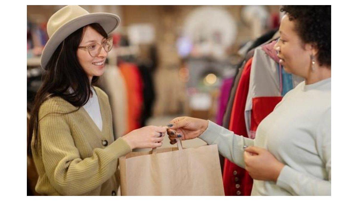6 Tips Memilih Baju Thrifting Berkualitas Agar Tetap Stylish