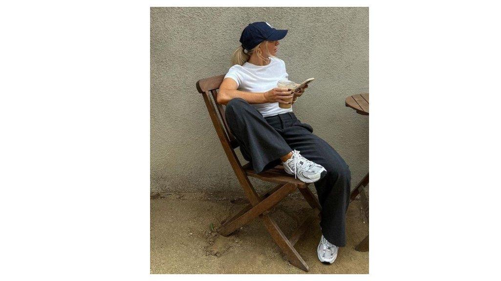 Ilustrasi Tips Memilih Sepatu Sneakers untuk Wanita