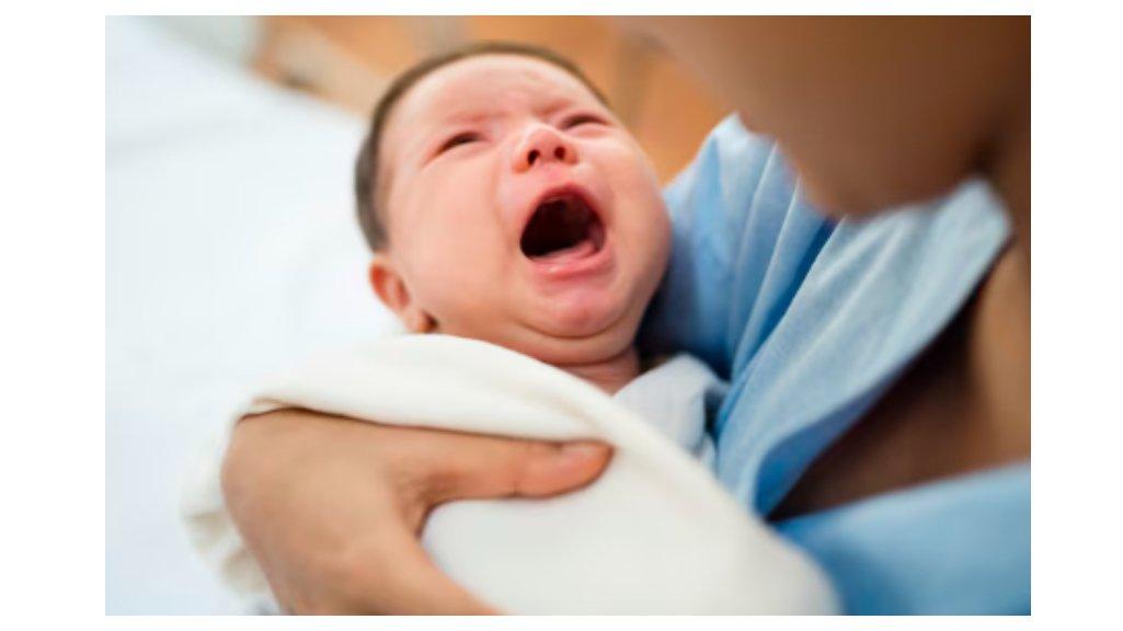 Ilustrasi Tips Mengatasi Cegukan pada Bayi di Bawah 6 Bulan