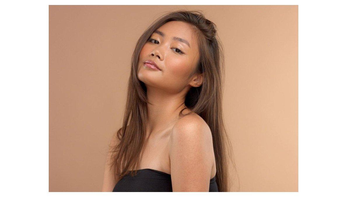 Ilustrasi Tips memilih pakaian yang tepat untuk warna kulit sawo matang