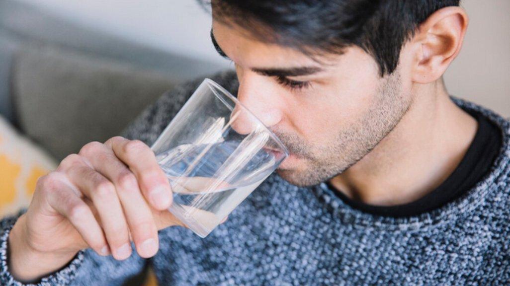 Ilustrasi air minum.