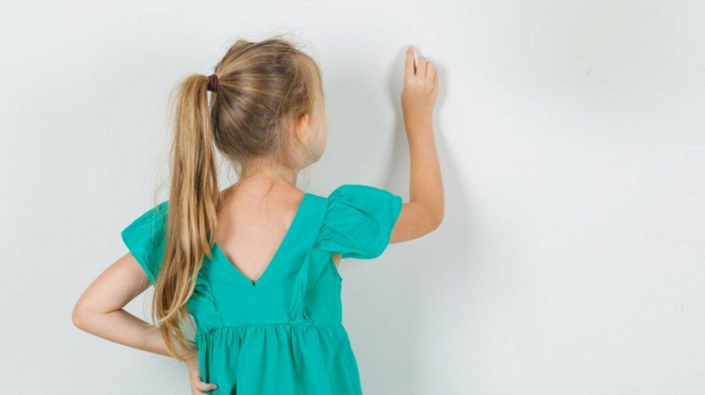 Ilustrasi coretan di tembok atau dinding.