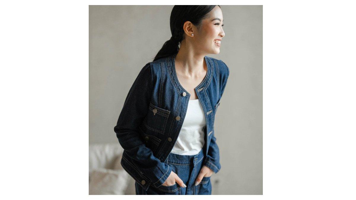 Ilustrasi inspirasi outfit kasual akhir pekan pakai jaket denim
