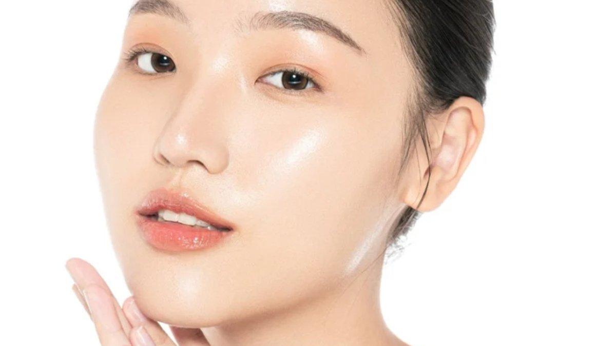 Ilustrasi kulit wajah terlindungi berkat rutin melakukan double cleansing