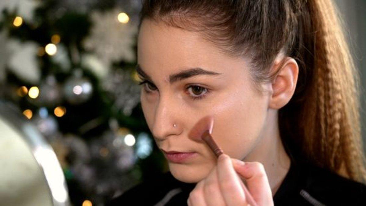 4 Rekomendasi Highlighter yang Bisa Kamu Beli di Shopee: Sempurnakan Glow Makeup - Tribunshopping.com