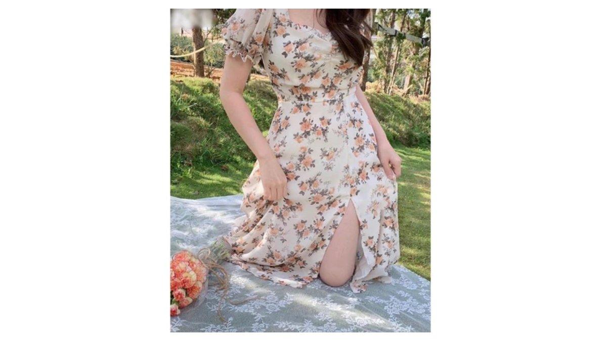 Ilustrasi midi dress floral yang membuat tampilanmu cantik dan mempesona