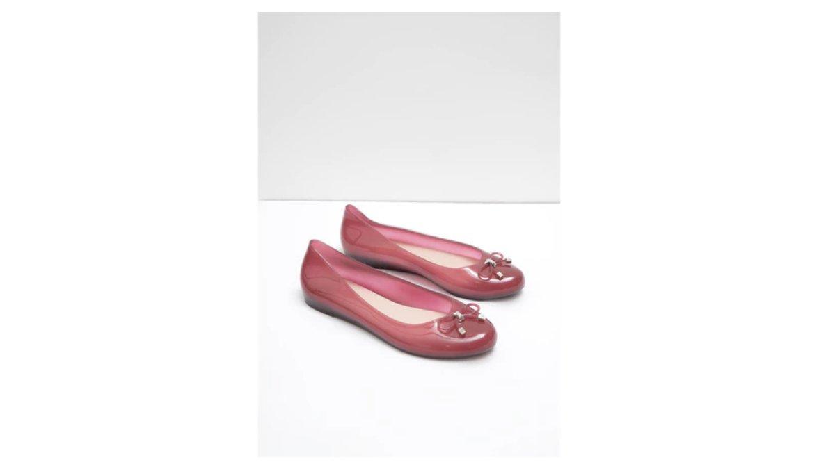 Ilustrasi rekomendasi Berrybenka Flatshoes Sofia Maylea Jelly Flat yang nyaman