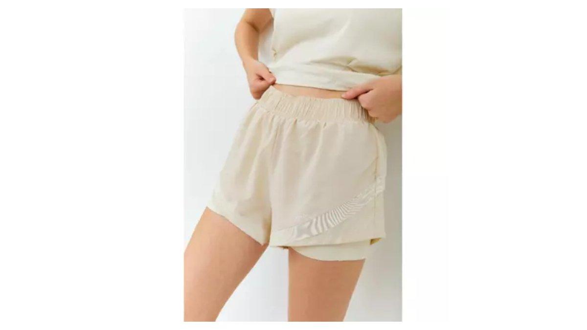 Ilustrasi rekomendasi fitYou courage shorts untuk olahraga lari