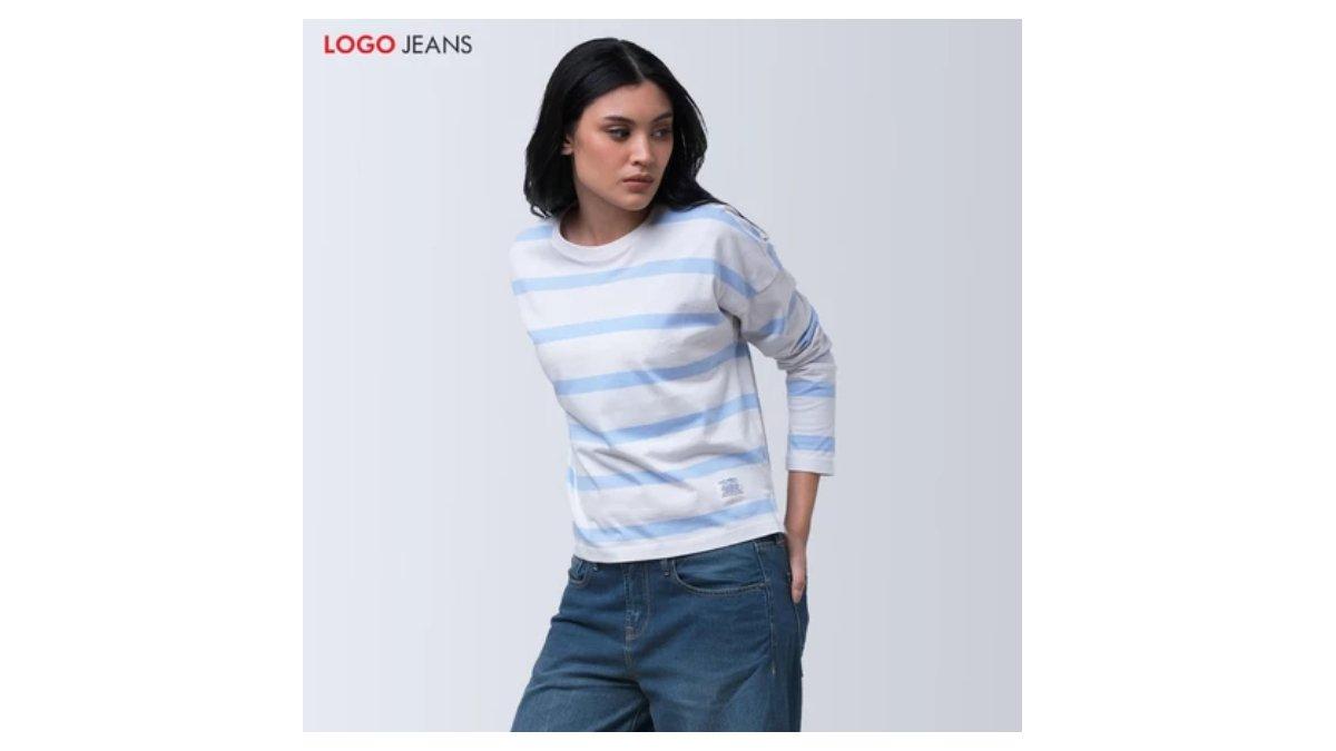 Ilustrasi rekomendasi kaos garis-garis Logo Jeans Kaos Wanita Godiva Blue White 14867L4BI