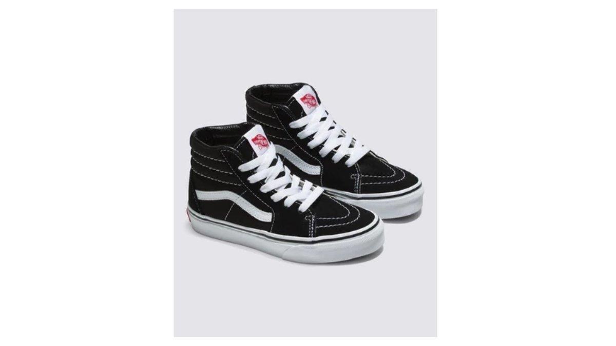Ilustrasi rekomendasi sepatu Vans Kids Sk8-Hi yang tak lekang waktu