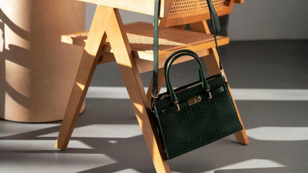 Ilustrasi tas kulit.