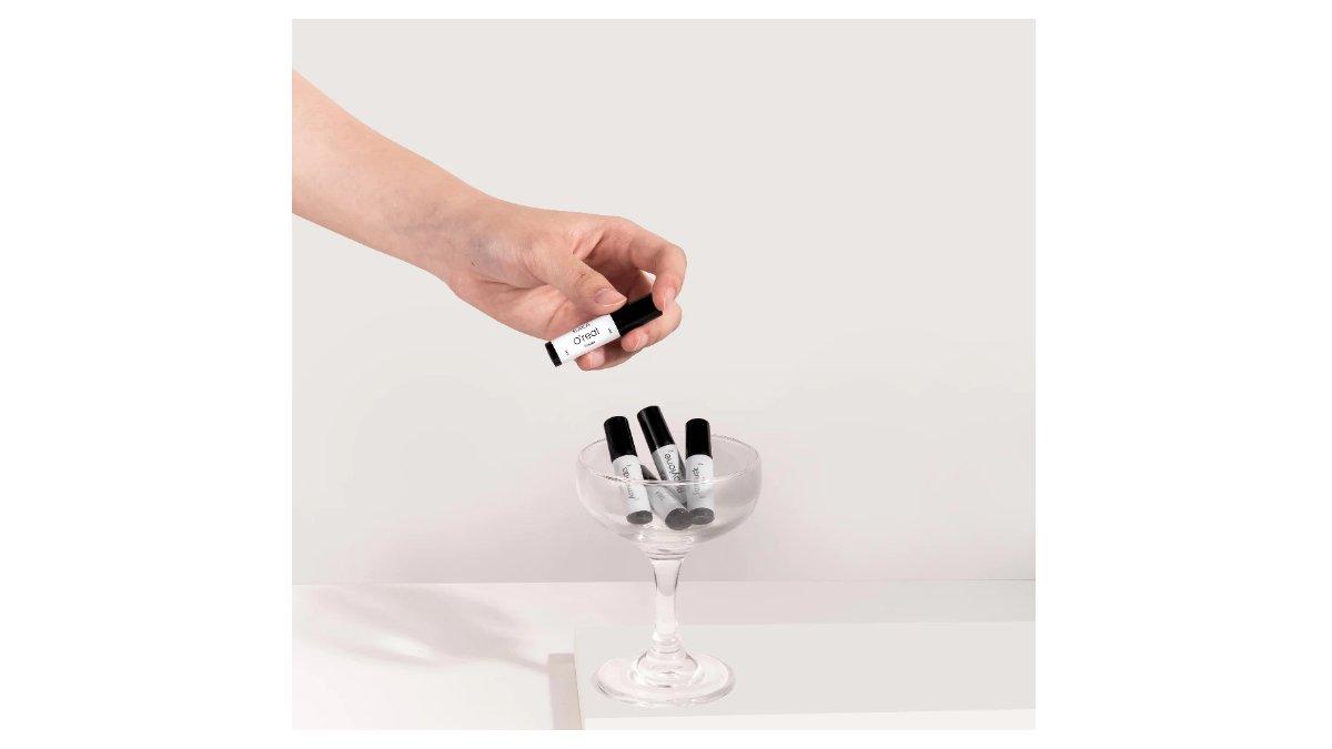 Ilustrasi tester dari parfum SAKA Te Anue dengan aroma kopi dan vanilla