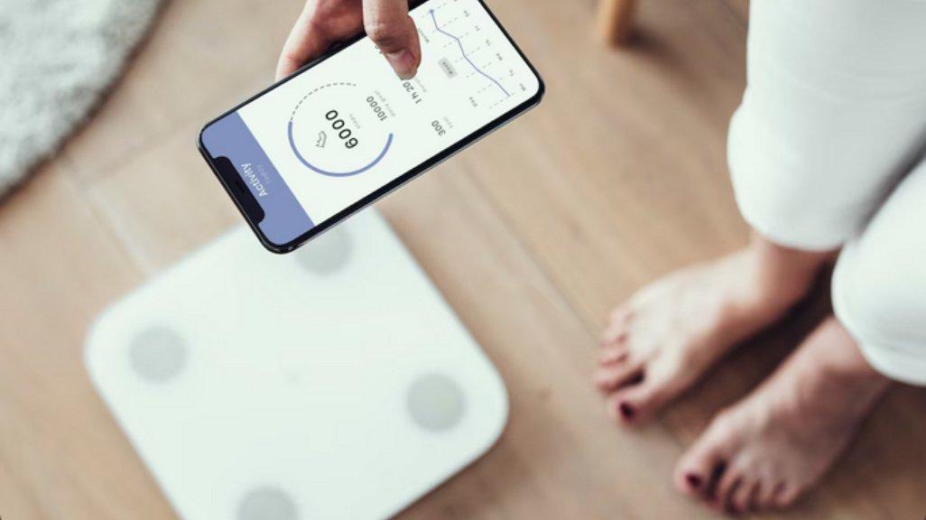 Ilustrasi timbangan berat badan digital.