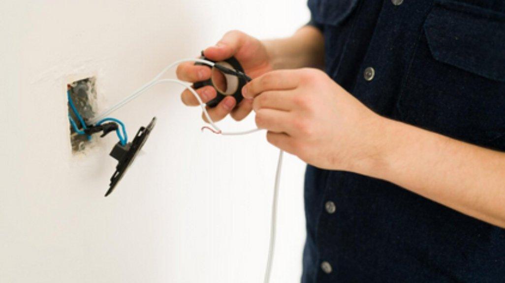 Ilustrasi tips cegah korsleting listrik di rumah.