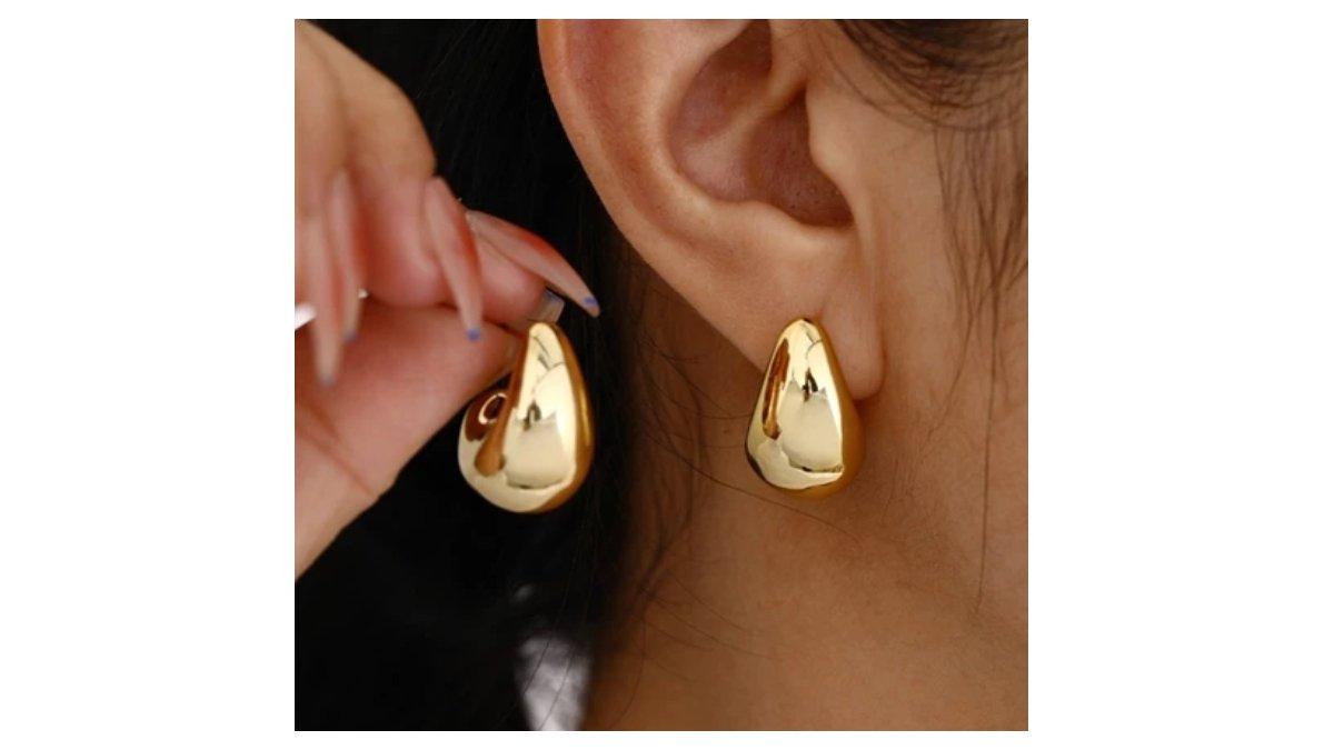 Ilustrasi tips dan trik fashion Nataru dengan maksimalkan aksesori