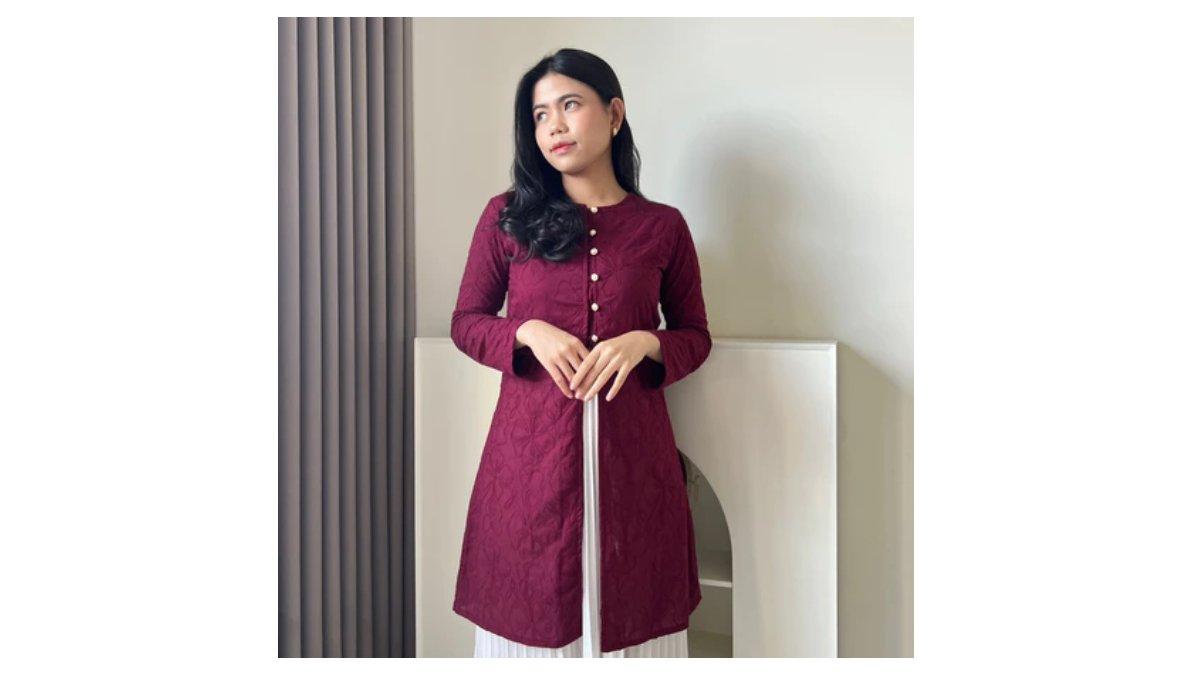 Ilustrasi tips fashion kondangan untuk ibu menyusui dengan kancing