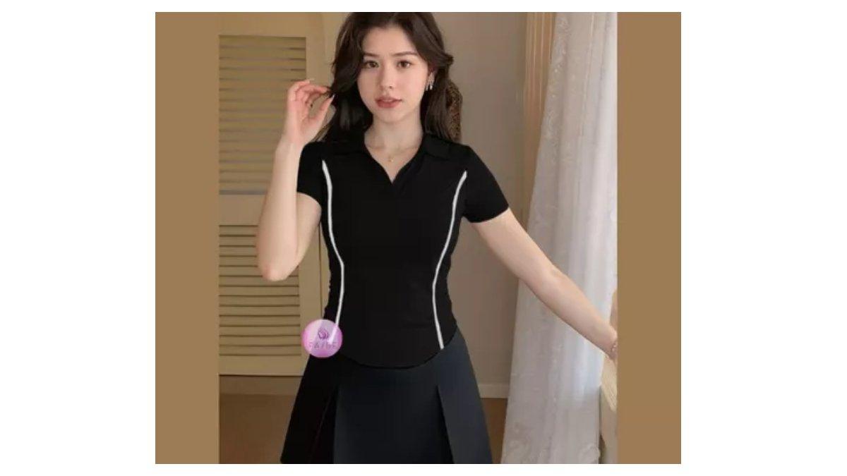 Ilustrasi tips fashion tubuh mungil menggunakan baju kerah v-neck