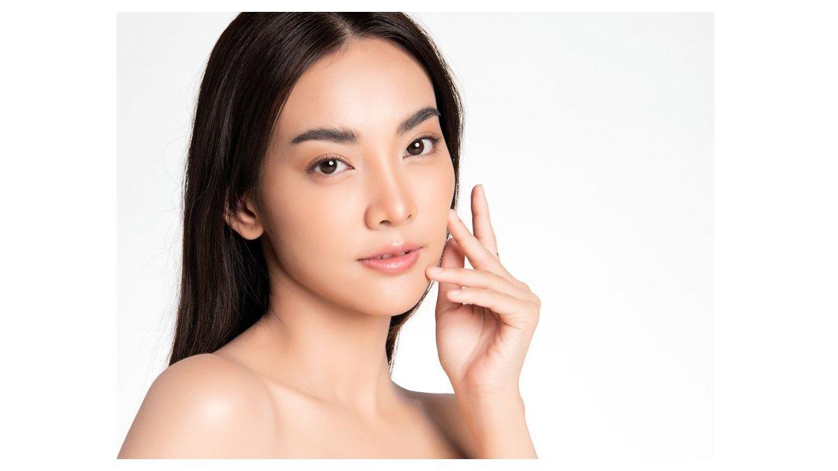 Ilustrasi tips memilih pakaian yang sesuai dengan warna kulit terang