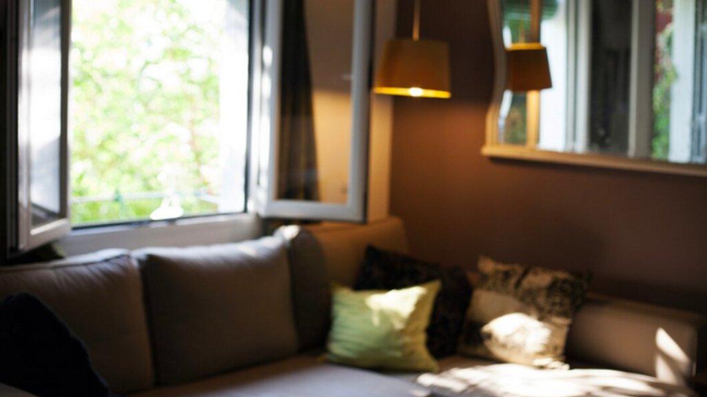 Ilustrasi tips menghindari penyebab rumah banyak nyamuk.