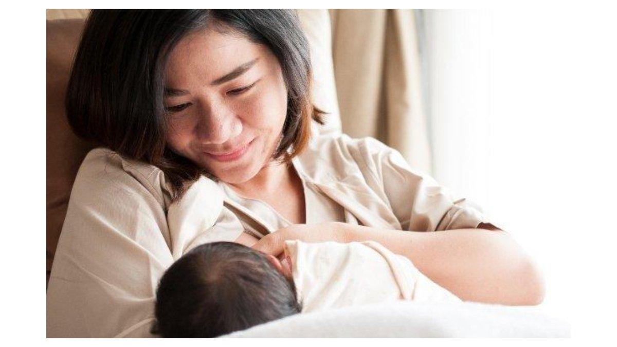 Ilustrasi tips menjaga daya tahan tubuh bayi di musim pancaroba dengan berikan ASI eksklusif